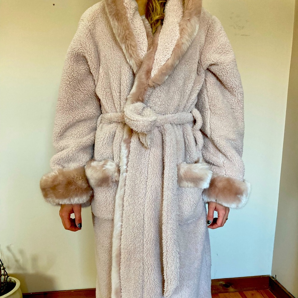 SpiritHoods Plush Faux Fur Trim Cozy Robe in Light Blush